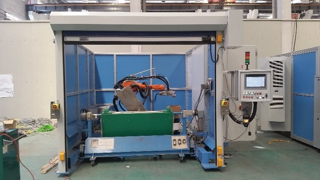 Automatic glue spraying machine assembly